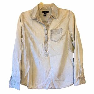 GAP Distressed Chambray Jean Shirt Sz XS